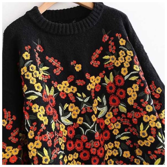 🌺 Black Colorful Embroidery Sweater - Picture 4 of 6